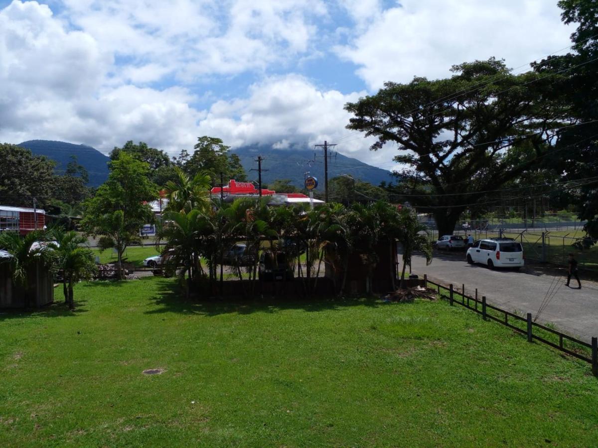 La Pension Backpackers La Fortuna Exterior foto