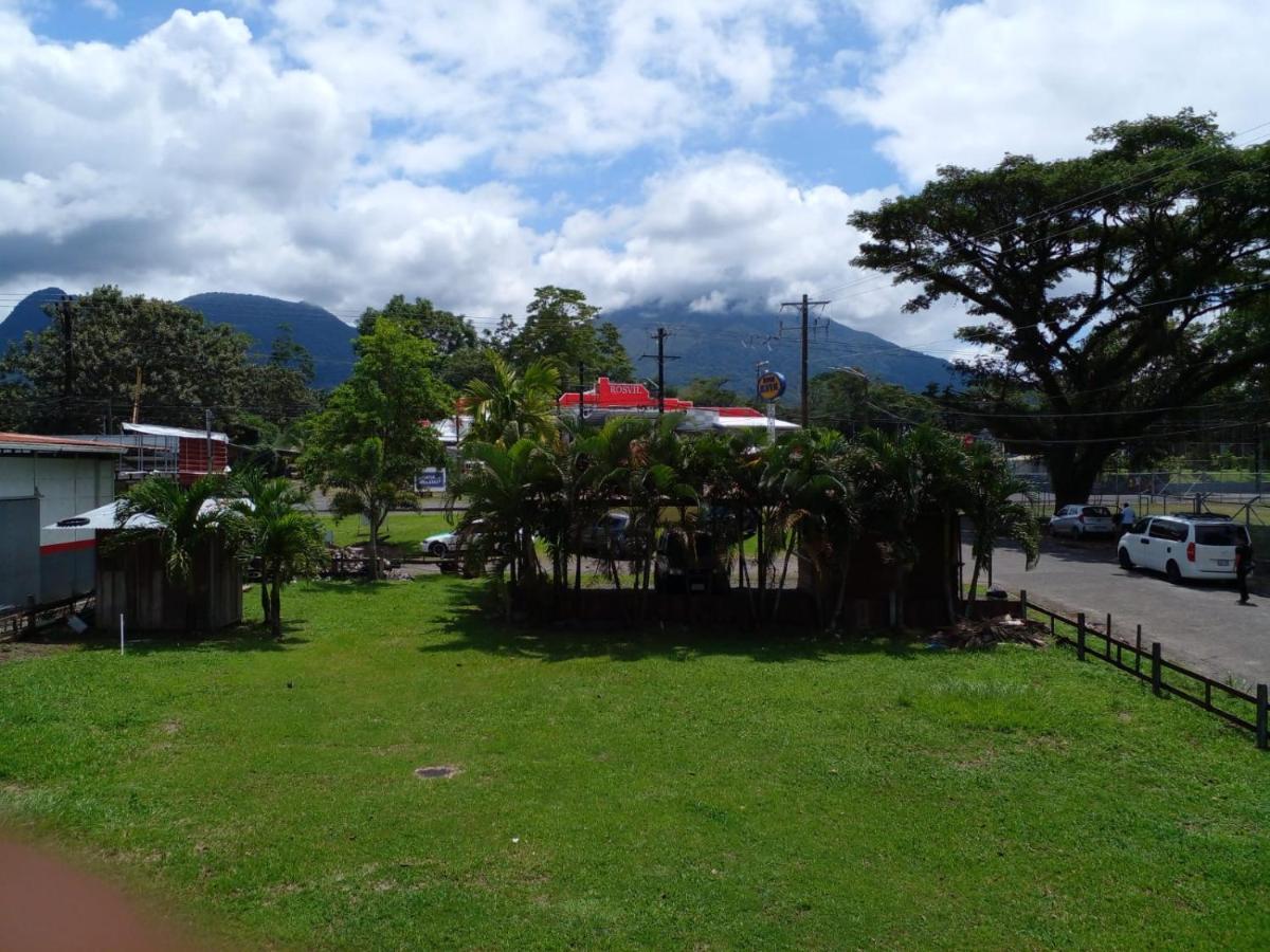La Pension Backpackers La Fortuna Exterior foto